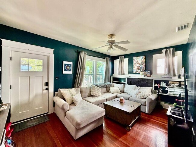 Building Photo - 3805 N Arlington Ave