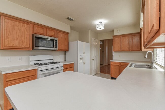 Building Photo - 13735 Branford Greens Dr