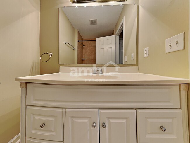 Building Photo - 17879 Grassy Knoll Dr