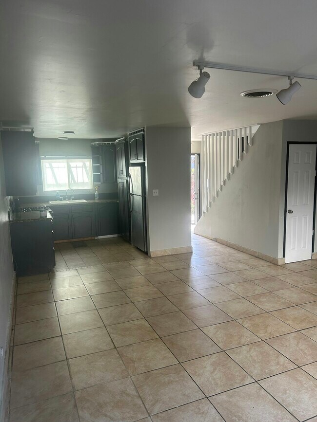 Primary Photo - 458 Grand Ave