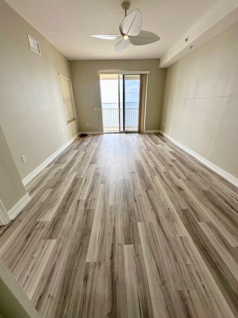 Building Photo - 480 Sail Ln