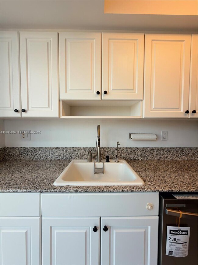 Building Photo - 2501 SW 37th Ave