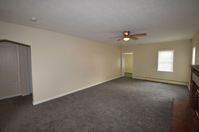 Building Photo - 3 Bedroom Home in the Country
