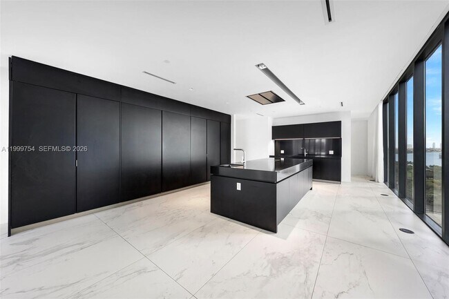 Building Photo - 1000 Biscayne Blvd