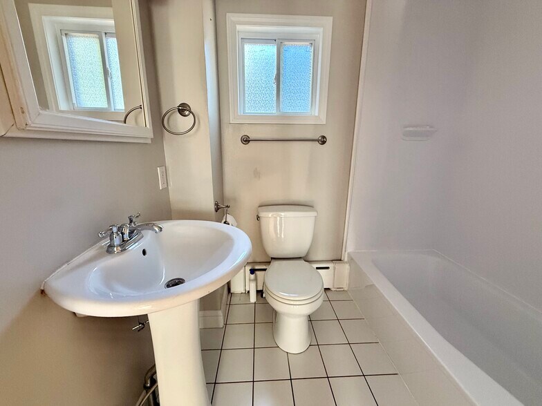 Building Photo - 31 Park St