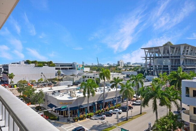Building Photo - 1300 Lincoln Rd