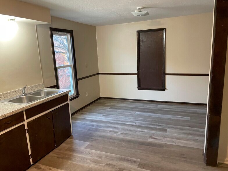 Building Photo - 119 Vennum Ave