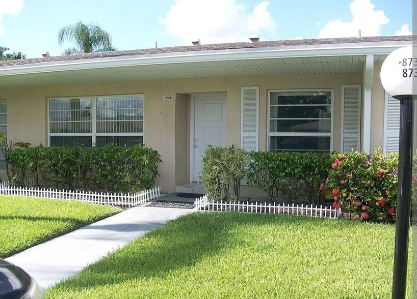 Building Photo - 8732 Bella Vista Dr