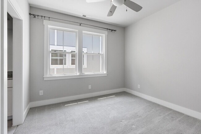 Building Photo - 1908 14th Ave N