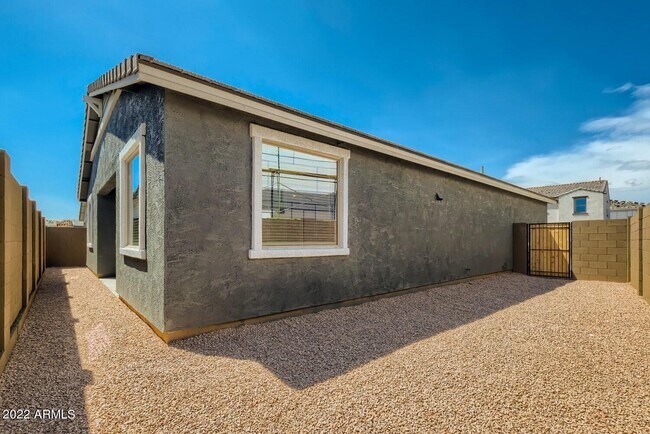 Building Photo - 9405 E Saturn Ave