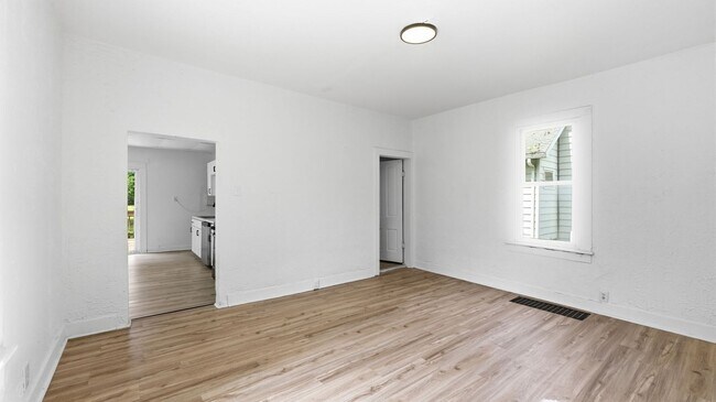 Building Photo - 1221 Wefel St