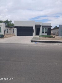 Building Photo - 473 Plateau Dr