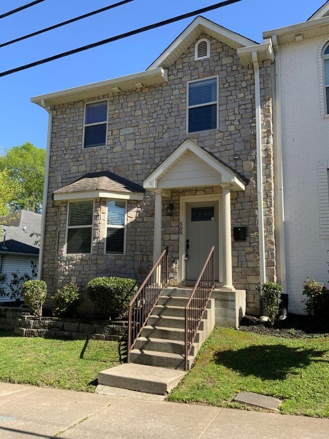 Building Photo - 2bd 2.5ba Townhome in Germantown/Neuhoff District