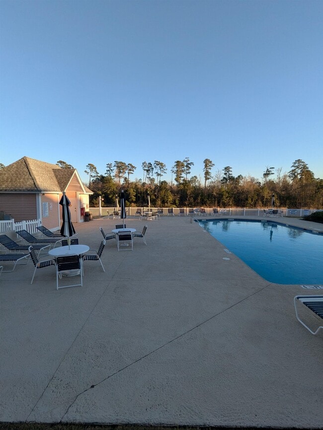 Building Photo - 627 Waterway Village Blvd