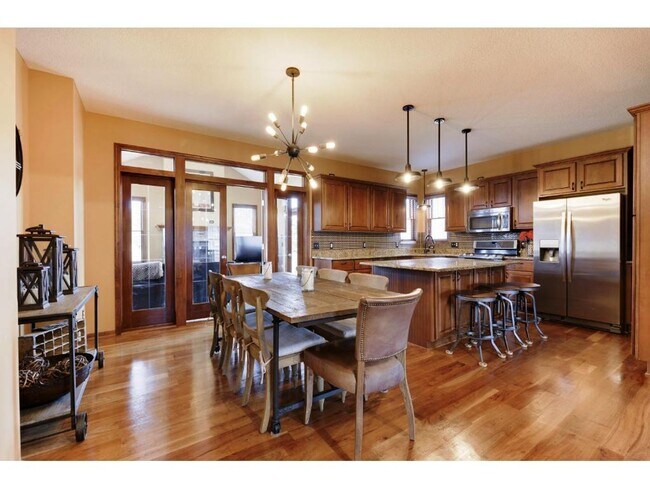 Building Photo - Woodbury, Stylish & Spacious Home Near Sho...