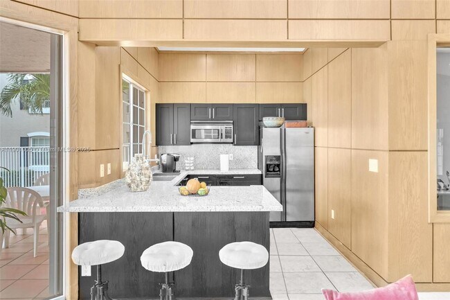 Building Photo - 2851 N Oakland Forest Dr
