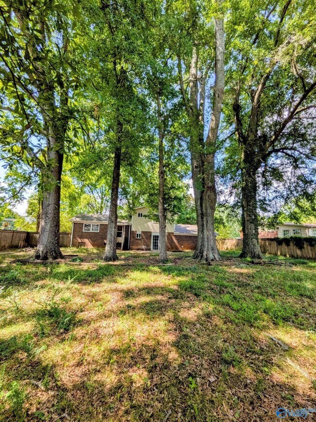 Building Photo - 310 Cumberland Dr SE