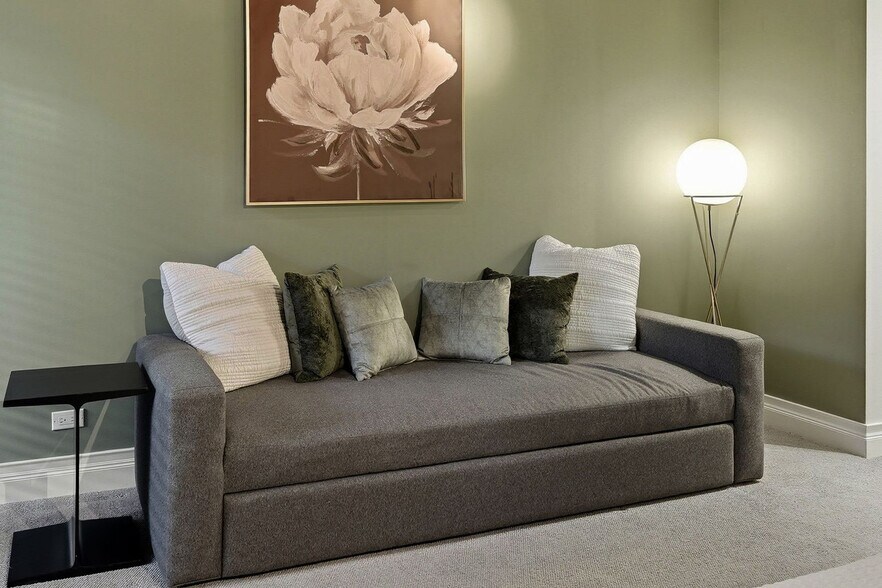 Building Photo - 657 N Carpenter St