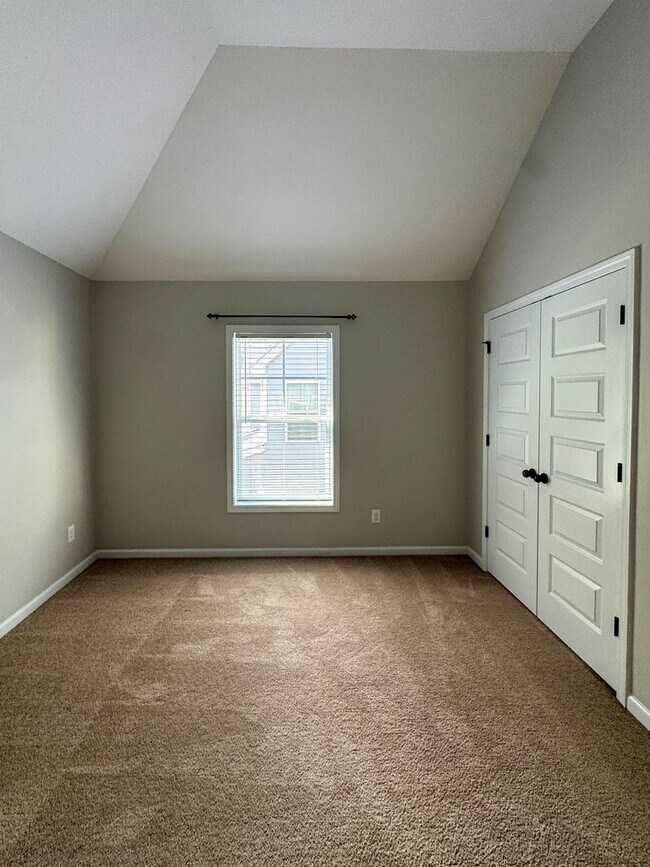 Building Photo - Spacious 4 Bed 2.5 Bath Fayetteville Home