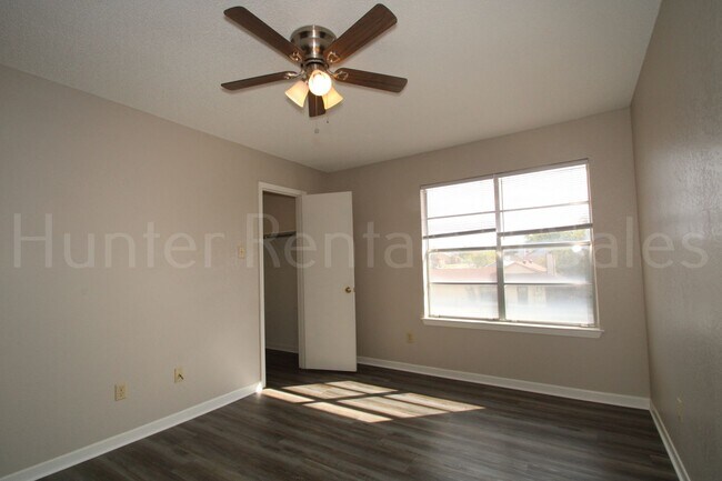 Building Photo - Move-In Today!