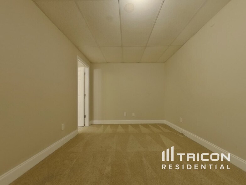 Building Photo - 136 Brookside Way