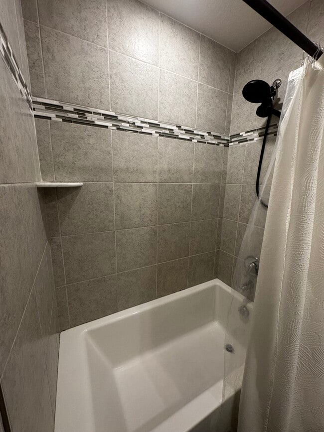 Building Photo - 1811 SE Sandia Dr