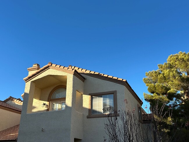 Building Photo - Beautiful 2 Master Bedroom Townhouse!!