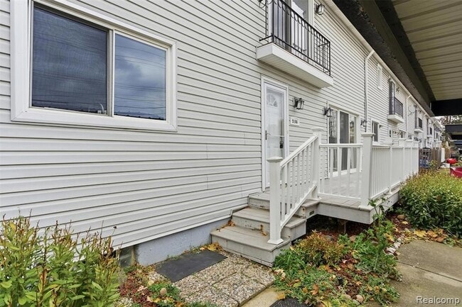 Building Photo - 5186 E 14 Mile Rd