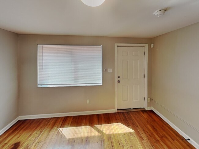 Building Photo - Lantern Square Apartments-A3