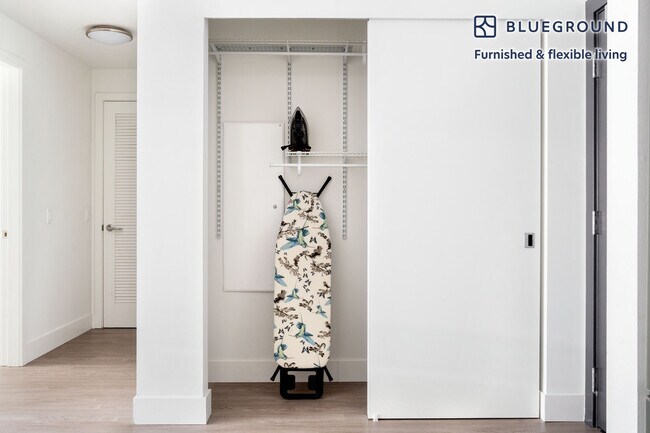 Building Photo - 18 10th St