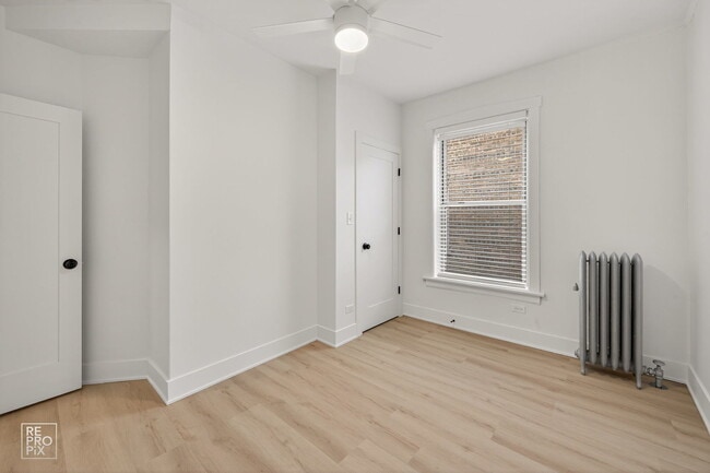 Building Photo - 2147 W Lunt Ave