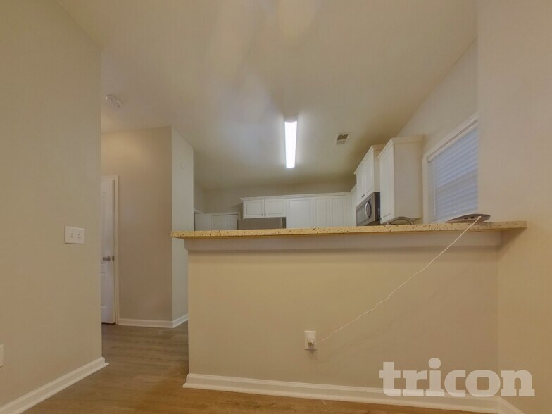 Building Photo - 121 Omega Ct