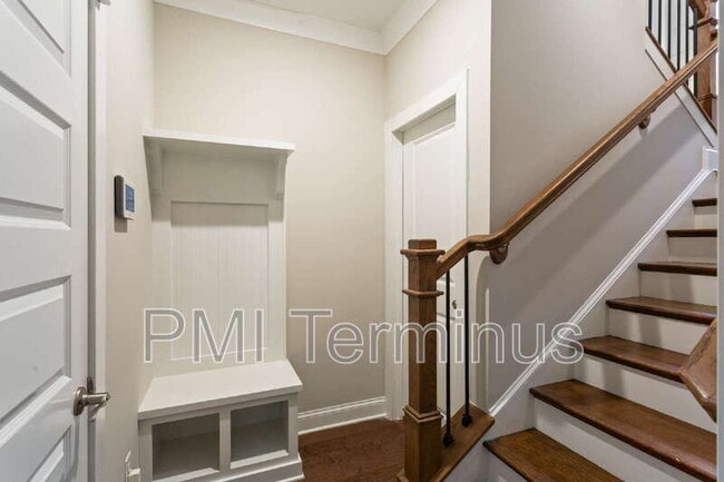 Building Photo - 609 Broadview Terrace NE