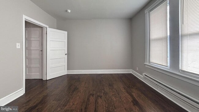 Building Photo - 1915 W Erie Ave