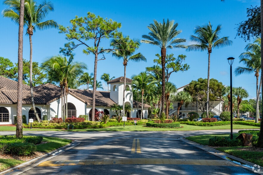 Building Photo - Gables Town Place