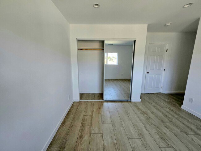 Building Photo - Denny Properties