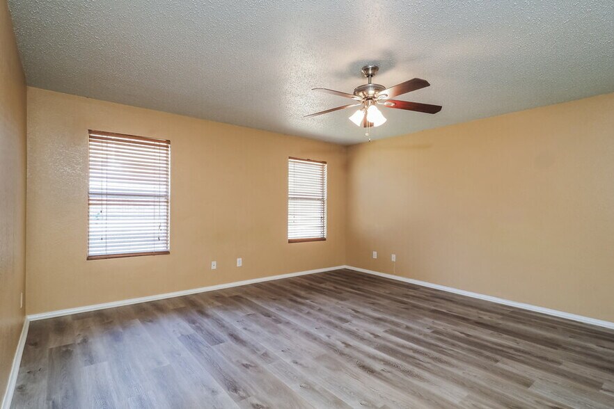 Building Photo - 5213 Bedfordshire Dr