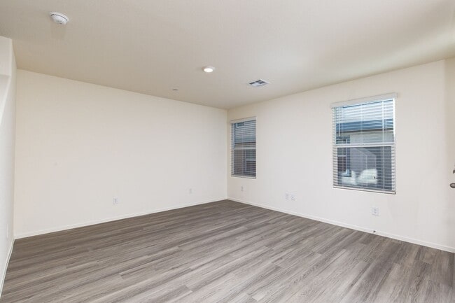 Building Photo - Stunning New-Build Townhouse in Growing 89139 Neighborhood