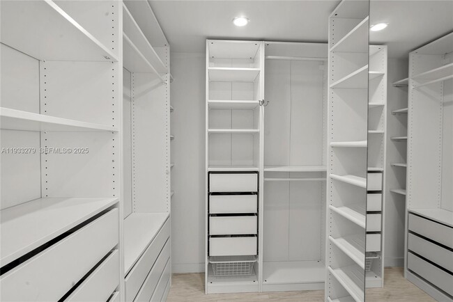 Building Photo - 5055 Collins Ave