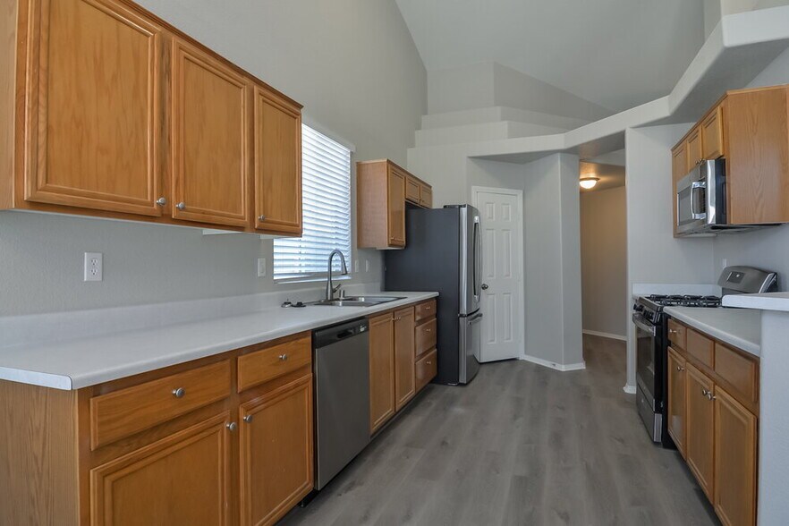 Building Photo - 698 Senator Ct