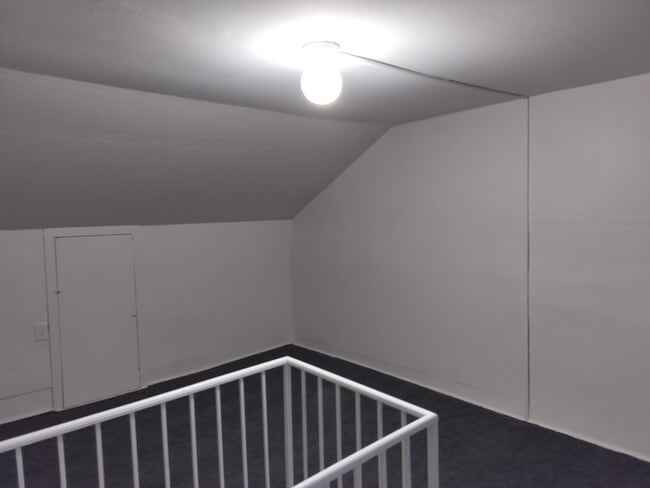 Building Photo - 547 Centre St