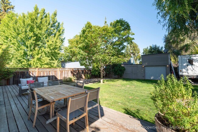 Building Photo - Custom Silicon Valley Modern Dream Home Av...