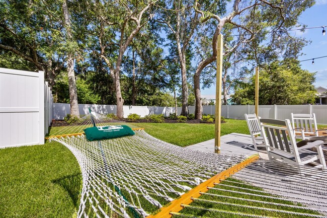 Building Photo - All Inclusive Seasonal Rental in the Beaut...