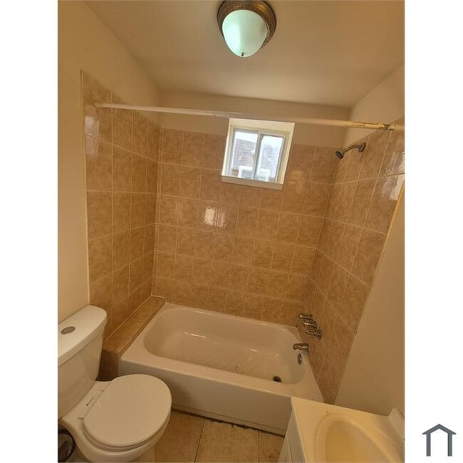 Building Photo - 2214 N Bouvier-