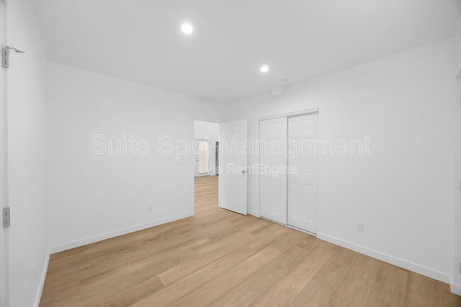 Building Photo - 308 N Catalina Ave