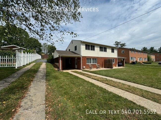 Primary Photo - 572 Long Ave