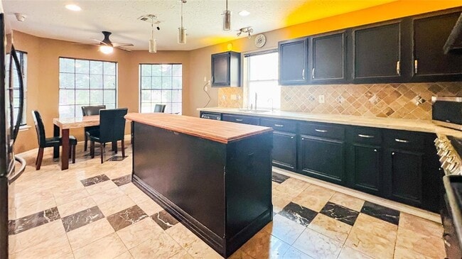 Building Photo - 3115 Ashford Bend Dr