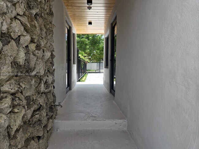 Building Photo - 5152 SW 6th St