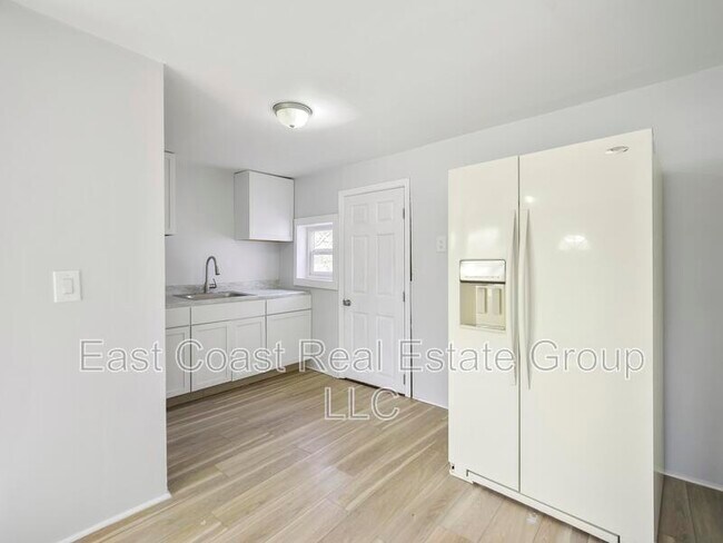 Building Photo - 528 Hack Wilson Way