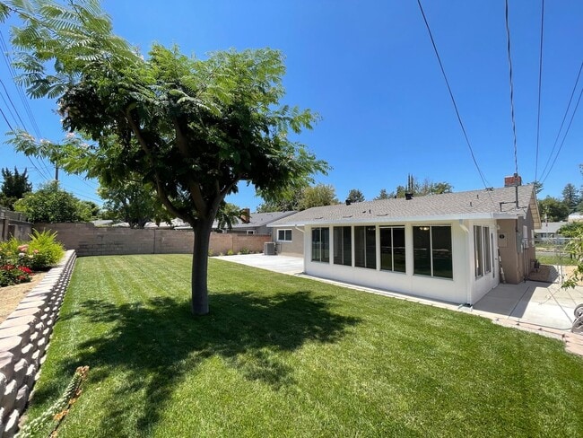 Building Photo - Stunning 4+2 West Hills Home Completely Redone!